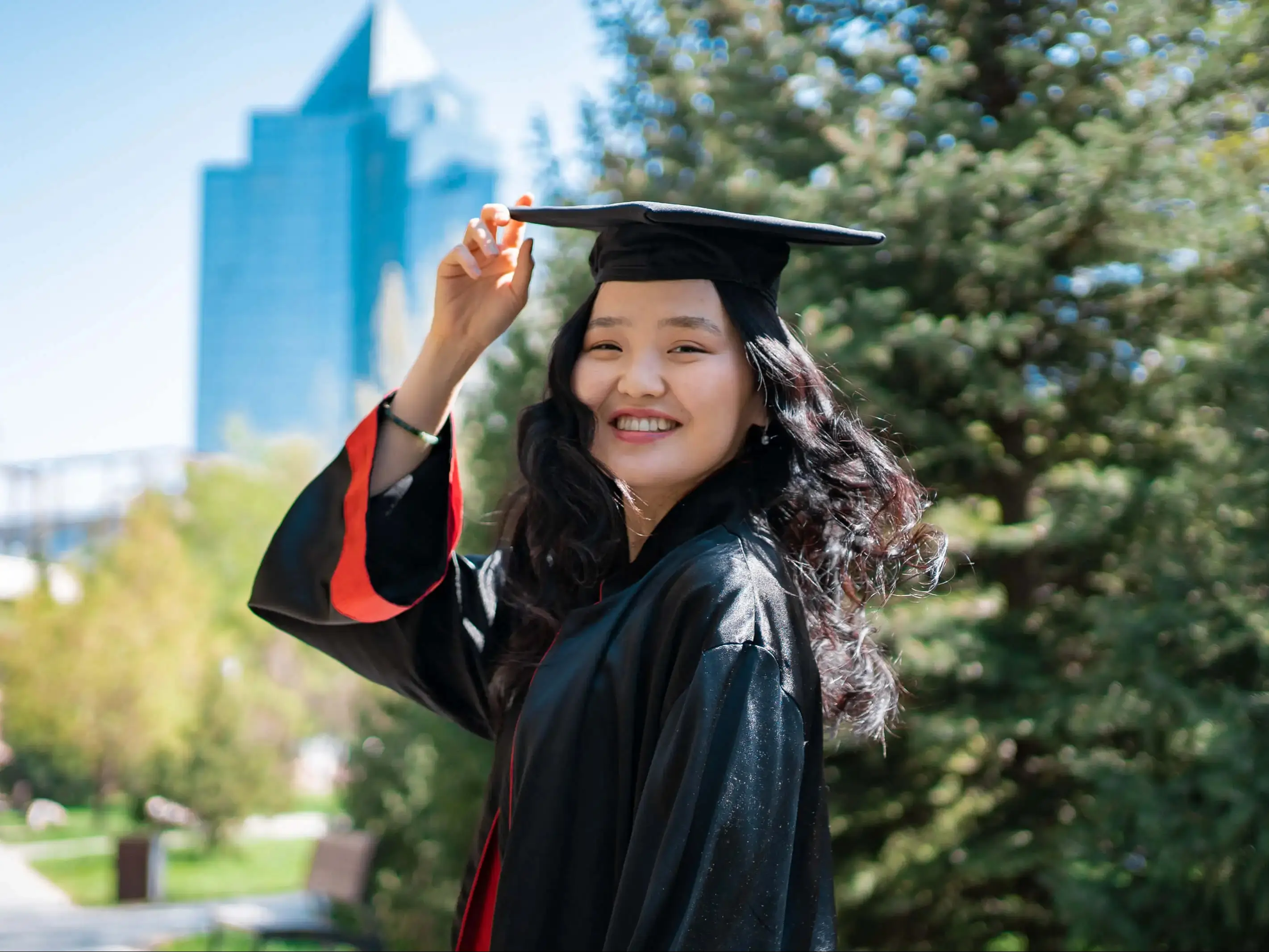 Студент получает письмо о зачислении