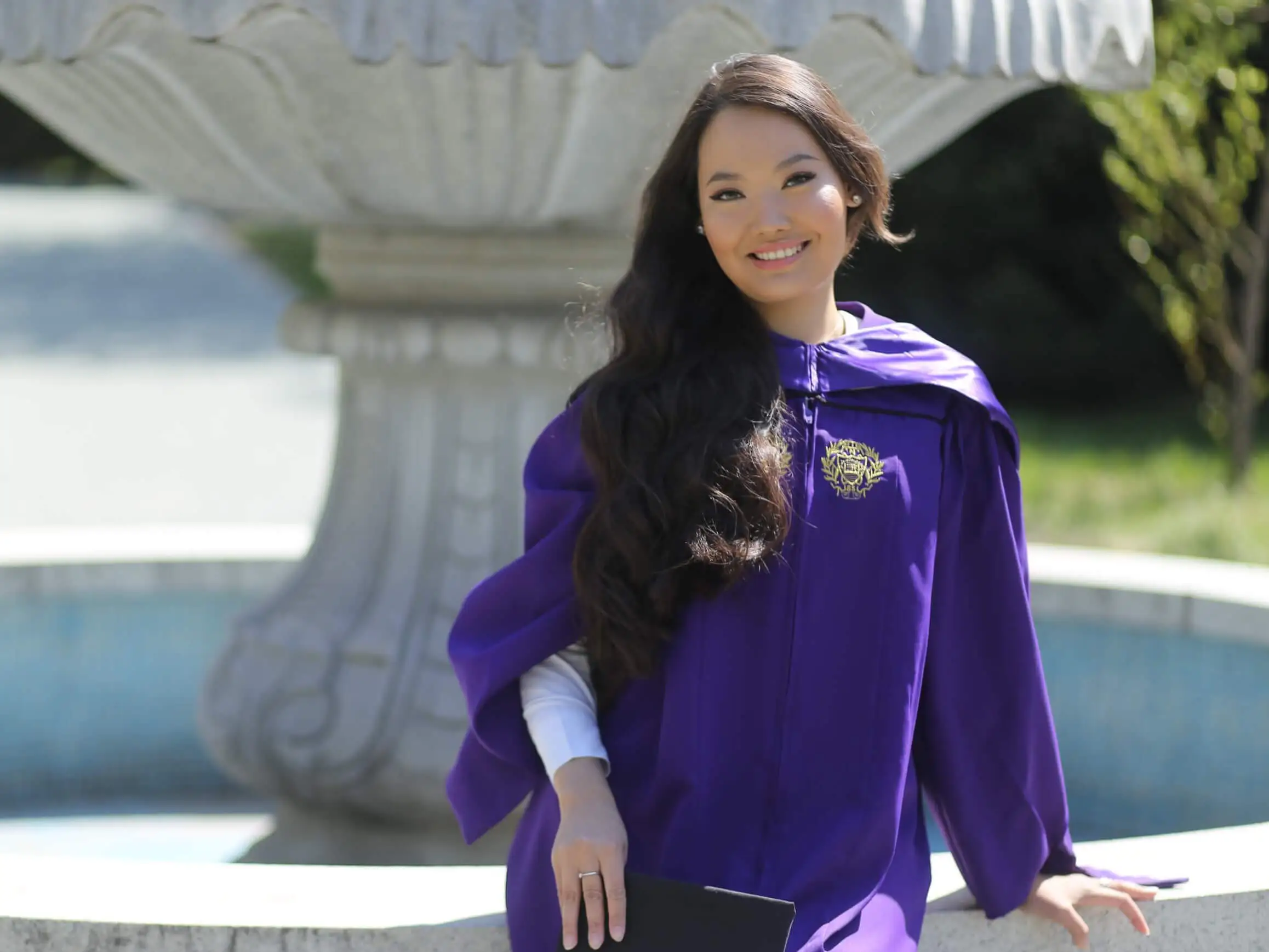 Студенты изучают материалы с наставниками Ivy Course